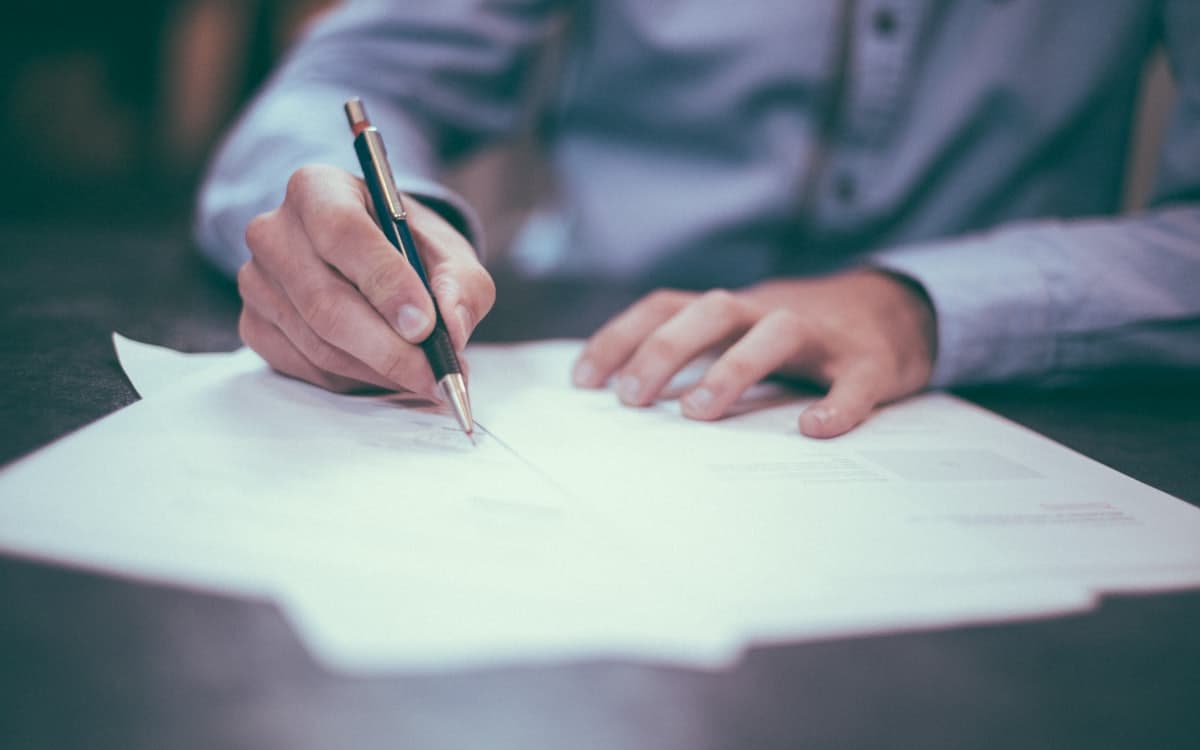 Firma de la documentación para la licencia de vivienda turística